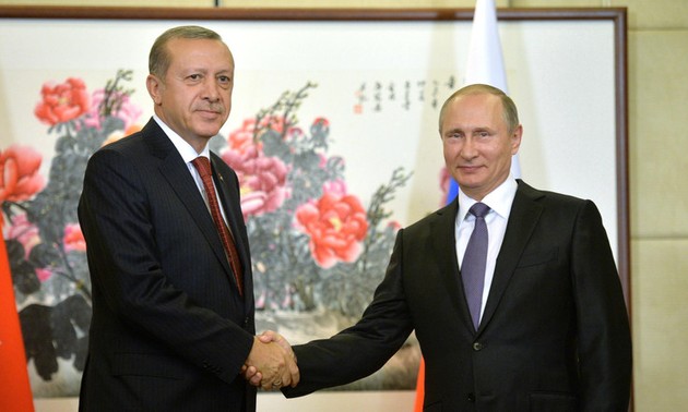 Poutine et Erdogan prônent des mesures pour "aller de l'avant"
