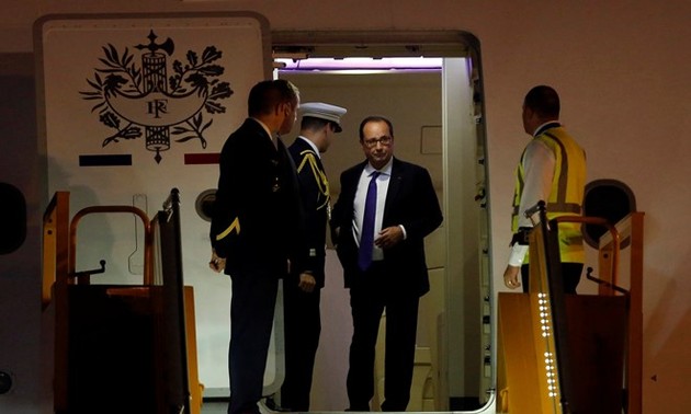 François Hollande est arrivé au Vietnam