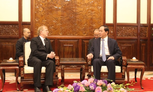 Tran Dai Quang reçoit l’ambassadeur canadien sortant David Devine 