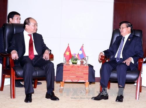 Nguyen Xuan Phuc rencontre les plus hauts dirigeants laotiens