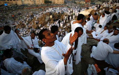 Près de La Mecque, les pèlerins se préparent au rituel de la lapidation