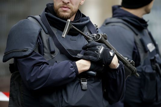 Un mineur interpellé à Paris pour projet d’attentat