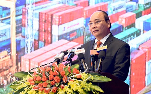 Nguyên Xuân Phuc à la conférence sur la promotion des investissements à Hai Phong