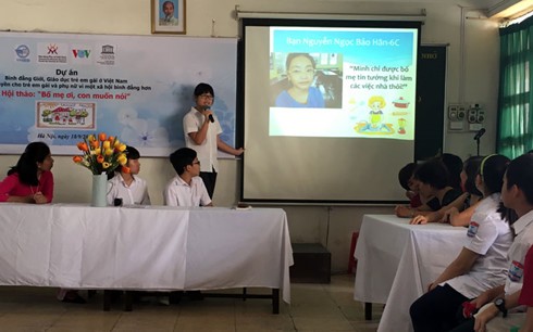 L’égalité des sexes expliquée aux enfants à Hanoi