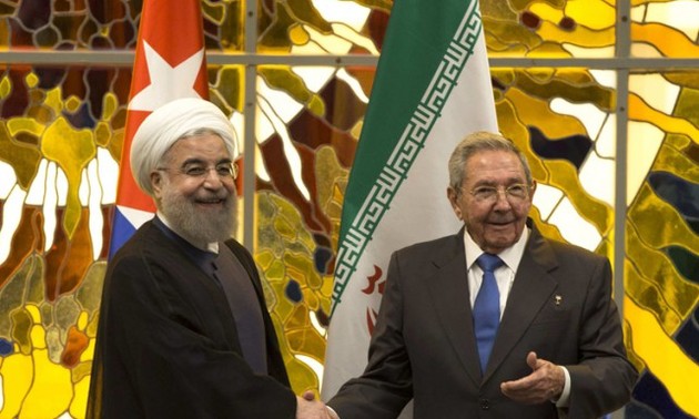 Le président Rohani célèbre l'amitié irano-cubaine auprès des frères Castro