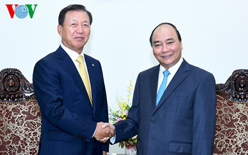 Nguyen Xuan Phuc reçoit le conseiller senior du groupe sud-coréen CJ