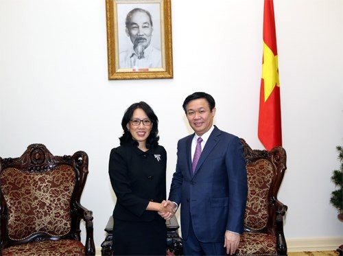 Vuong Dinh Huê reçoit une responsable de Central Group