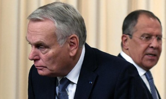 Syrie: Jean-Marc Ayrault à Moscou pour défendre la résolution française