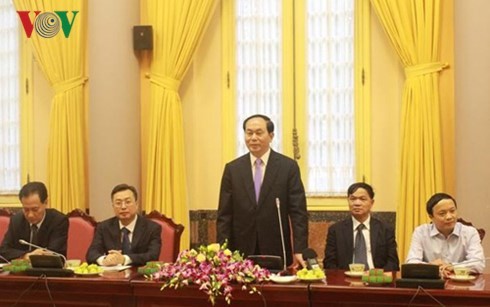 Tran Dai Quang reçoit des anciens officiers de sécurité du Sud
