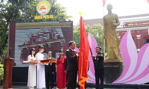 Le lycée national de Hue souffle ses 120 