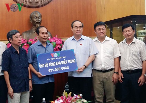 Le Front de la Patrie du Vietnam collecte des aides aux sinistrés du Centre