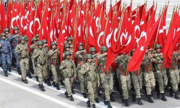 Après les purges, la Turquie cherche à recruter 30.000 nouveaux soldats