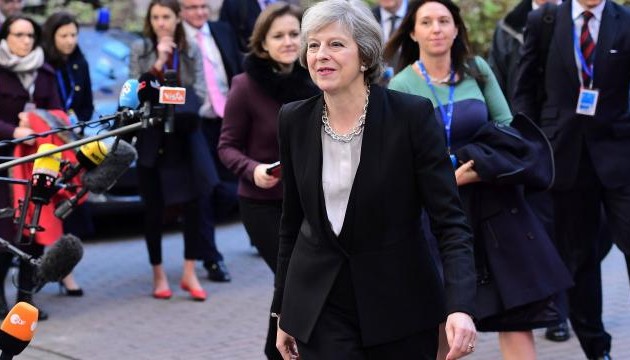 Brexit : Theresa May souhaite une sortie "aussi en douceur que possible"