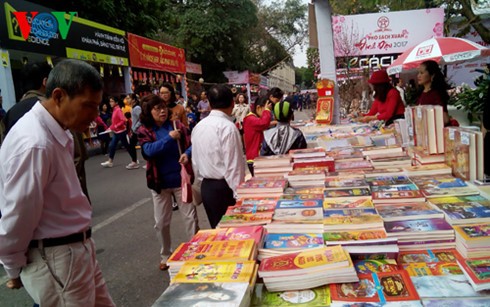 Hanoï: Ouverture de la rue des livres printaniers  