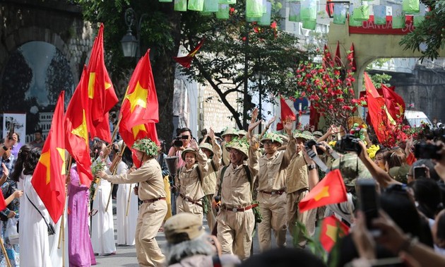 Les 65 ans de la libération de Hanoi