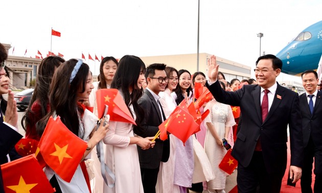 Vuong Dinh Huê entame sa visite officielle en Chine