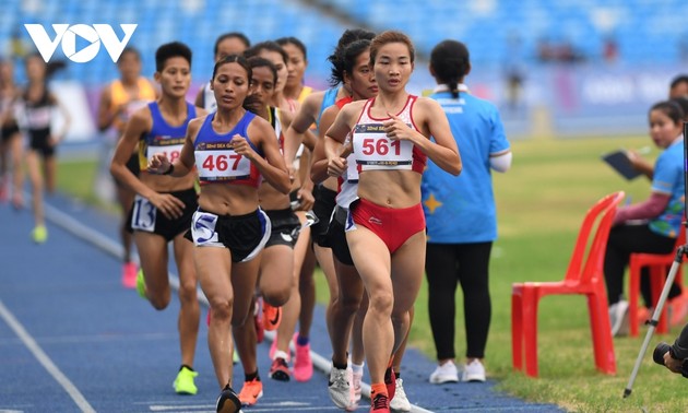 SEA Games 32: Star runner Nguyen Thi Oanh wins 4th gold