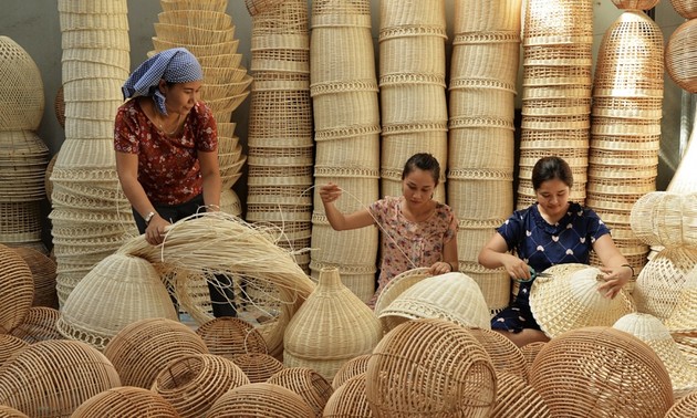 Rattan, bamboo, sedge, and carpet exports hit nearly US$600 million in ten months