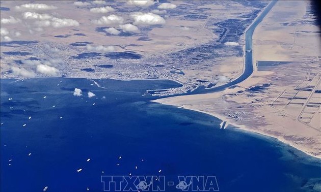 Shipping companies to resume voyages via Suez Canal