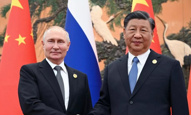 Russian, Chinese Presidents discuss partnership, global issues via phone call