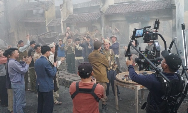 A rare behind-the-scene look at the filming of box-office hit “Peach Blossom, Pho, and Piano“