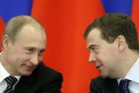 Indeks kewibawaan Presiden Rusia Medvedev dan Perdana Menteri Putin telah meningkat.