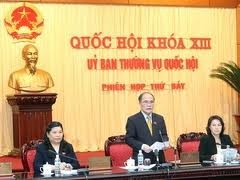 Komite Tetap Majelis Nasional Vietnam membahas proyek restrukturisasi perekonomian.