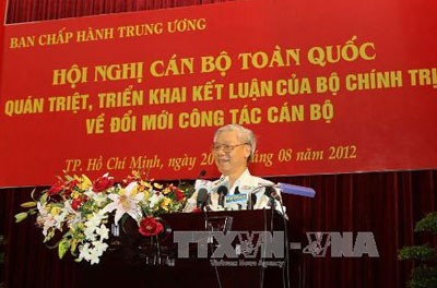 Memperbarui pekerjaan kekaderan menurut semangat Resolusi Sidang Pleno ke-4 Komite Sentral Partai Komunis Vietnam.