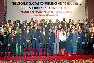 Perdana Menteri Nguyen Tan Dung menghadiri Konferensi Pertanian Global kali  ke-2.