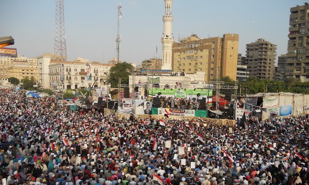 Faksi pendukung Presiden yang terguling, Mohamed Morsi melakukan pawai di seluruh Mesir