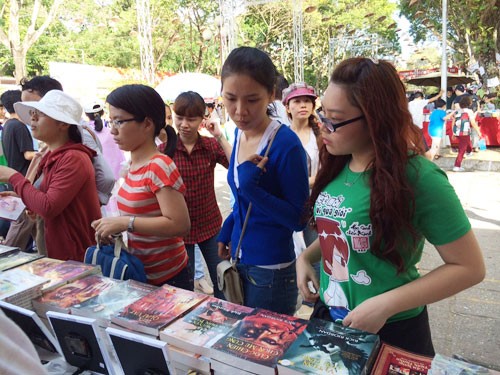 Hari Buku Vietnam-merangsang seluruh rakyat membaca buku