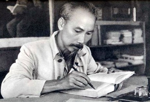 Fikiran Ho Chi Minh tentang pekerjaan kekaderan