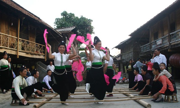 Warna-warnia Hari Raya Tet dari etnis-etnis minoritas daerah pegunungan
