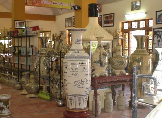 Keramik Chu Dau inti sari kebudayaan Vietnam