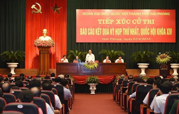 PM Nguyen Xuan Phuc melakukan kontak dengan pemilih di kota Hai Phong