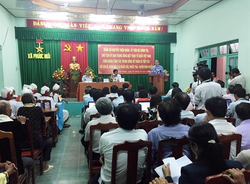 Ketua Pengurus Besar Front Tanah Air Vietnam, Nguyen Thien Nhan melakukan pertemuan dengan warga etnis minoritas Cham, provinsi Ninh Thuan
