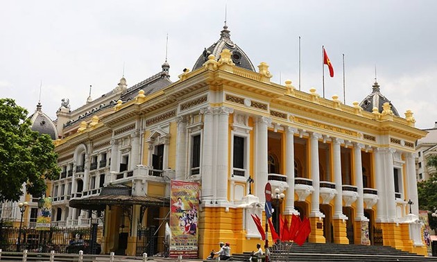 Seni opera Tuong dipertunjukkan di Gedung Teater Besar Hanoi