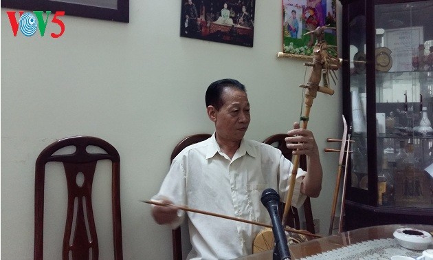 Seniman Rakyat Xuan Hoach memberikan dedikasi sepenuh hati demi permusikan rakyat