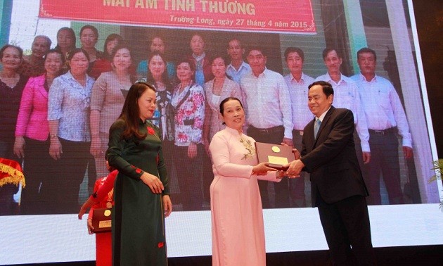 Saudari Nguyen Thi Hue, teladan pandai dalam usaha ekonomi untuk lepas dari kemiskinan secara berkesinambungan