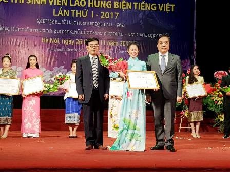Kontes  berorasi dalam bahasa Vietnam-arena baru untuk para mahasiswa Laos yang belajar di Vietnam