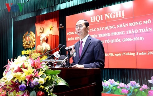 Presiden Tran Dai Quang menghadiri konferansi tipikal maju dalam gerakan seluruh rakyat membela keamanan Tanah Air