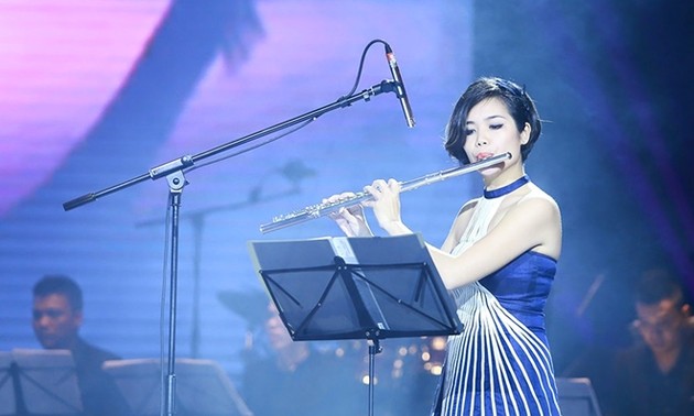 Seniwati seruling flute Le Thu Huong membawa  irama Viet Nam ke berbagai konser musik internasional