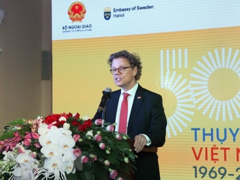 Memperingati ulang tahun ke-50 penggalangan hubungan diplomatik Viet Nam-Swedia