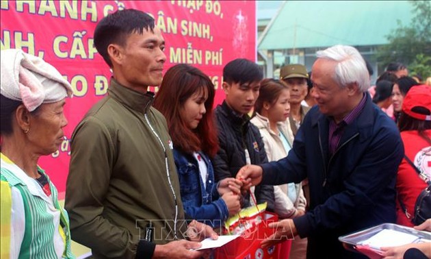 Wakil Ketua MN Uong Chu Luu menghadiri program “Hari Raya Tet yang berkumpul dengan keluarga” di Provinsi Thanh Hoa