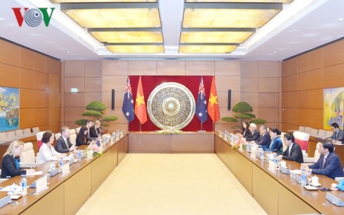 Ketua MN Viet Nam melakukan pembicaraan dengan Ketua Majelis Tinggi Australia