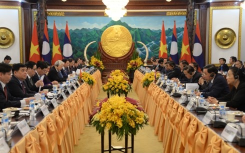 Sekjen, Presiden Nguyen Phu Trong melakukan pembicaraan dengan Sekjen, Presiden Laos, Bounnhang Vorachith-Menandatangani 9 naskah kerjasama antara dua pihak
