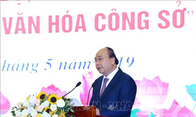 PM Nguyen Xuan Phuc menghadiri acara mencanangkan gerakan kompeitisi melaksanakan budaya kantor
