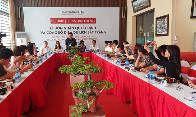 Kecamatan Bat Trang mendapat pengakuan dari Kota Ha Noi sebagai destinasi wisata