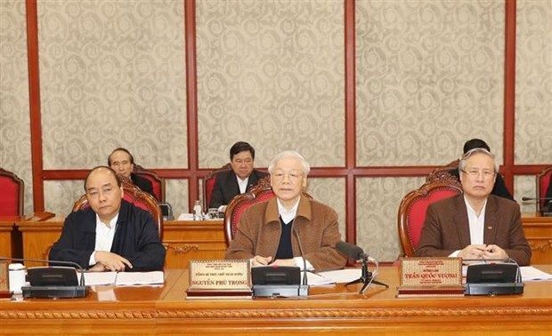 Sekjen, Presiden Nguyen Phu Trong memimpin sidang Polit Biro KS PKV tentang pencegahan dan pemberantasan Covid-19