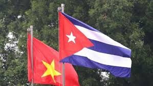 Menyampaikan surat Sekjen, Presiden Nguyen Phu Trong dan bingkisan kepada Kuba untuk melawan wabah Covid-19